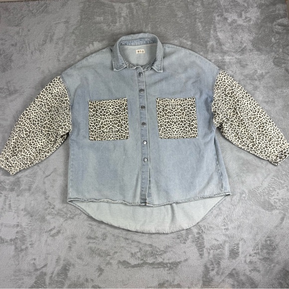 POL Jackets & Blazers - POL boutique jacket sz small oversized fit with animal print sleeves
